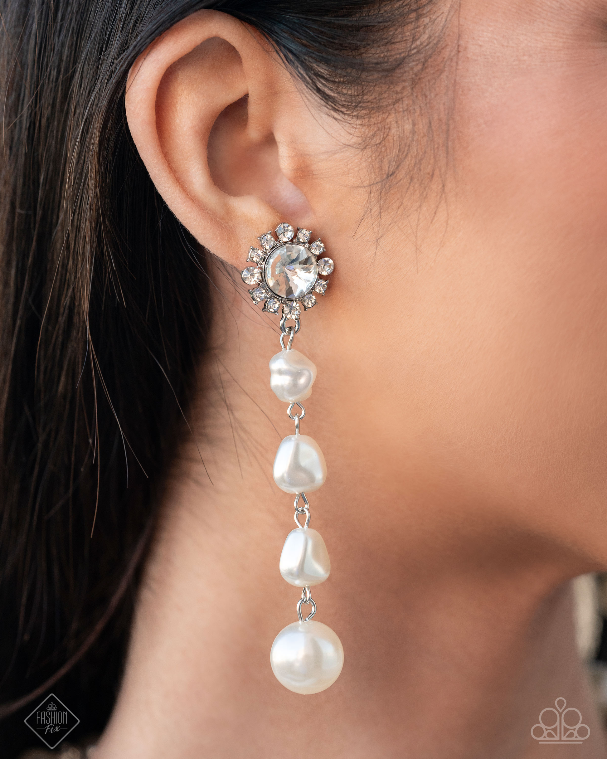 Paparazzi fashion fix Post Earring: Modish Motif White earring (P5PO-WTXX-478GF). Ships free