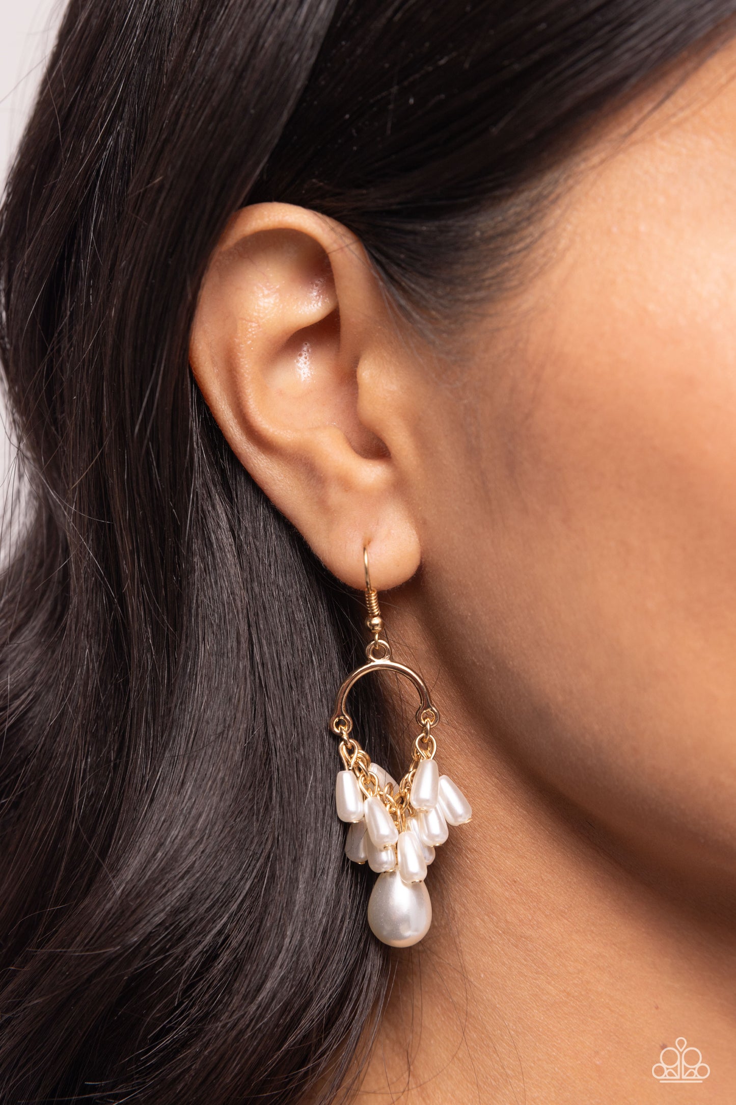 Ahoy There! Gold Earring Paparazzi Accessories. Pearl earrings. Free Shipping. #P5RE-GDXX-266XX.