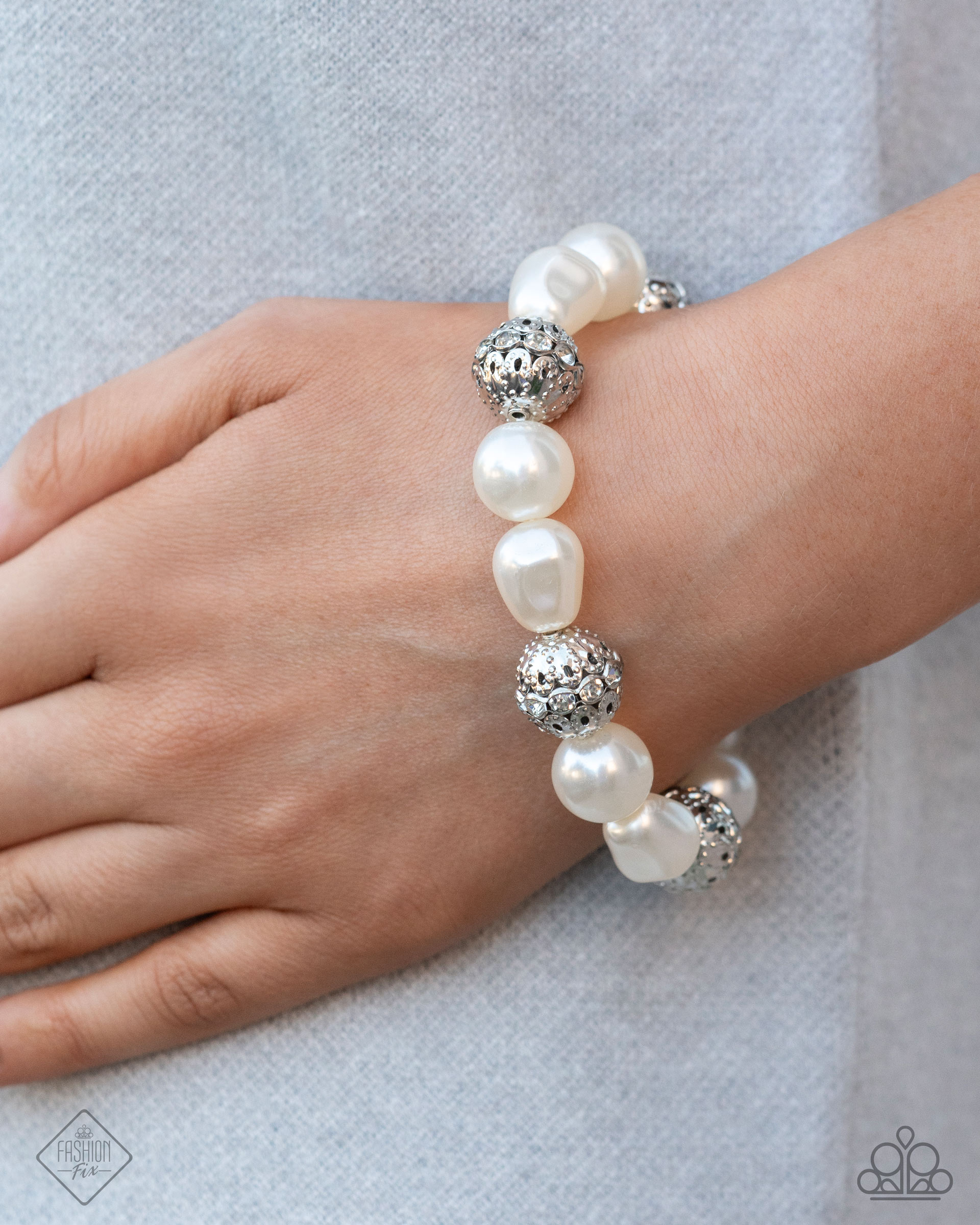 Paparazzi fashion Fix High-Class Headline White Stretchy bracelet. #P9RE-WTXX-655GF. Ships free