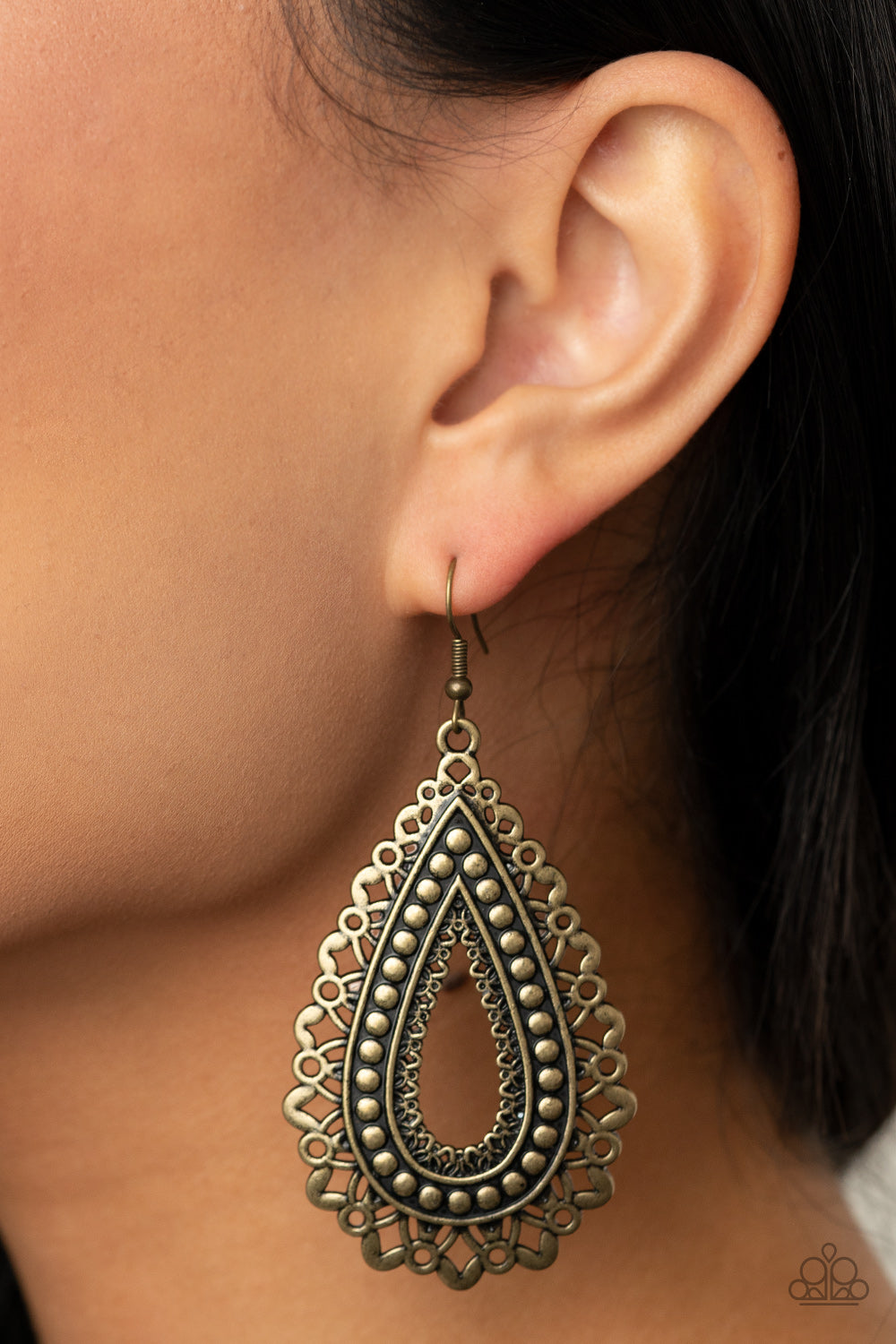 Paparazzi Texture Garden Brass Earrings. Get Free Shipping. #P5TR-BRXX-097XX. Floral pattern earring