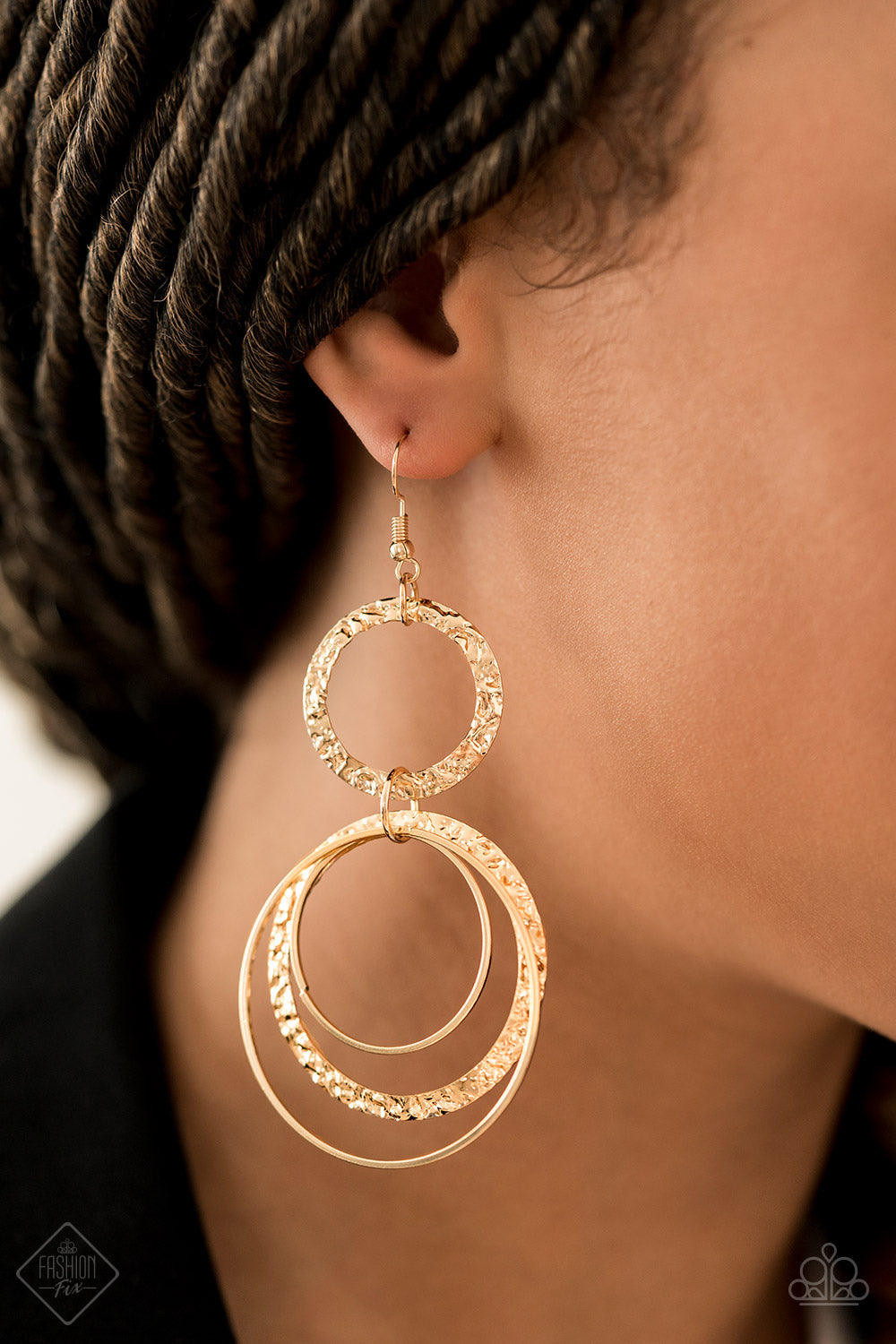 Paparazzi Fashion Fix Earring: "Eclipsed Edge" (P5ED-GDXX-065TA)